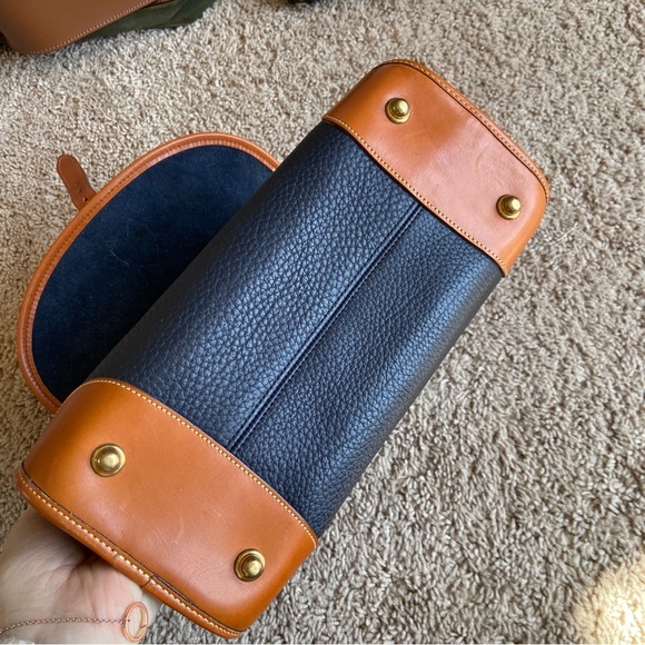Vintage Dooney & Bourke Navy and Tan Leather Handbag - Picture 3 of 6